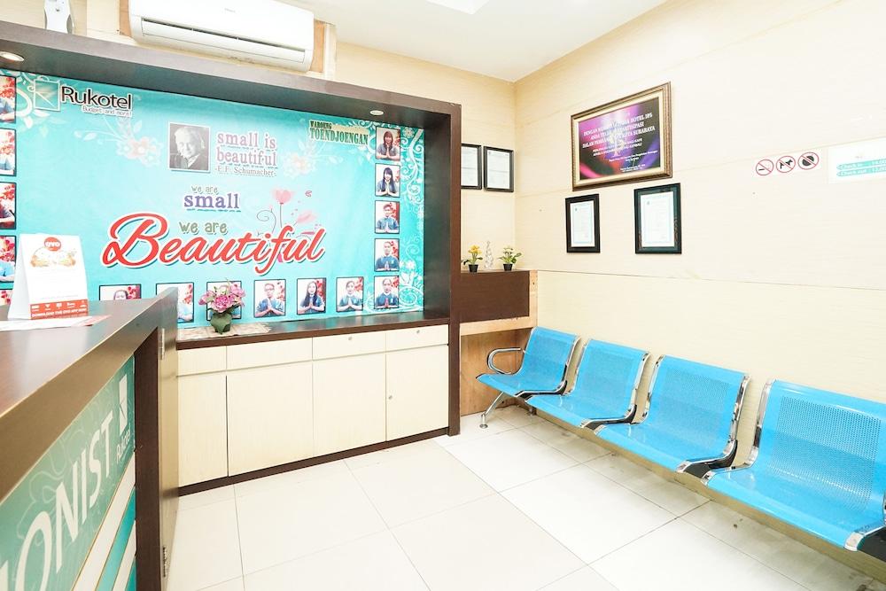 Oyo 277 Rukotel Near Rsu Adi Husada Undaan Kota Surabaia Exterior foto