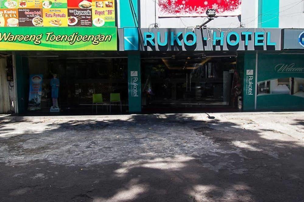 Oyo 277 Rukotel Near Rsu Adi Husada Undaan Kota Surabaia Exterior foto